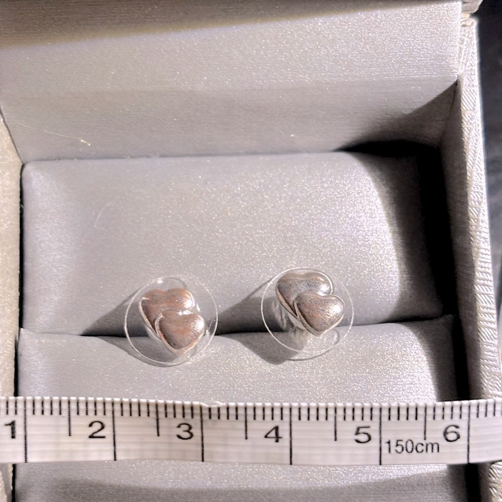 Juicy Couture Heart stud earrings - Picture 4 of 4